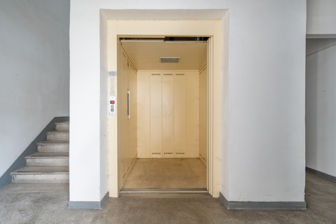 Spatiu industrial/comercial P+1, 3400 mp utili, teren 4000 mp, Marasti