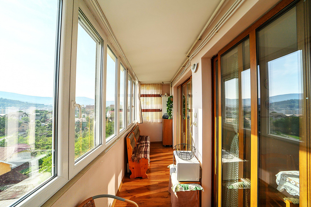 Apartament 5 camere, living, 2 bai, ideal pt. o familie numeroasa, 0% comision
