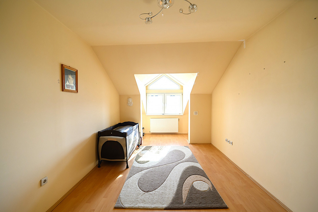 Apartament 5 camere, living, 2 bai, ideal pt. o familie numeroasa, 0% comision