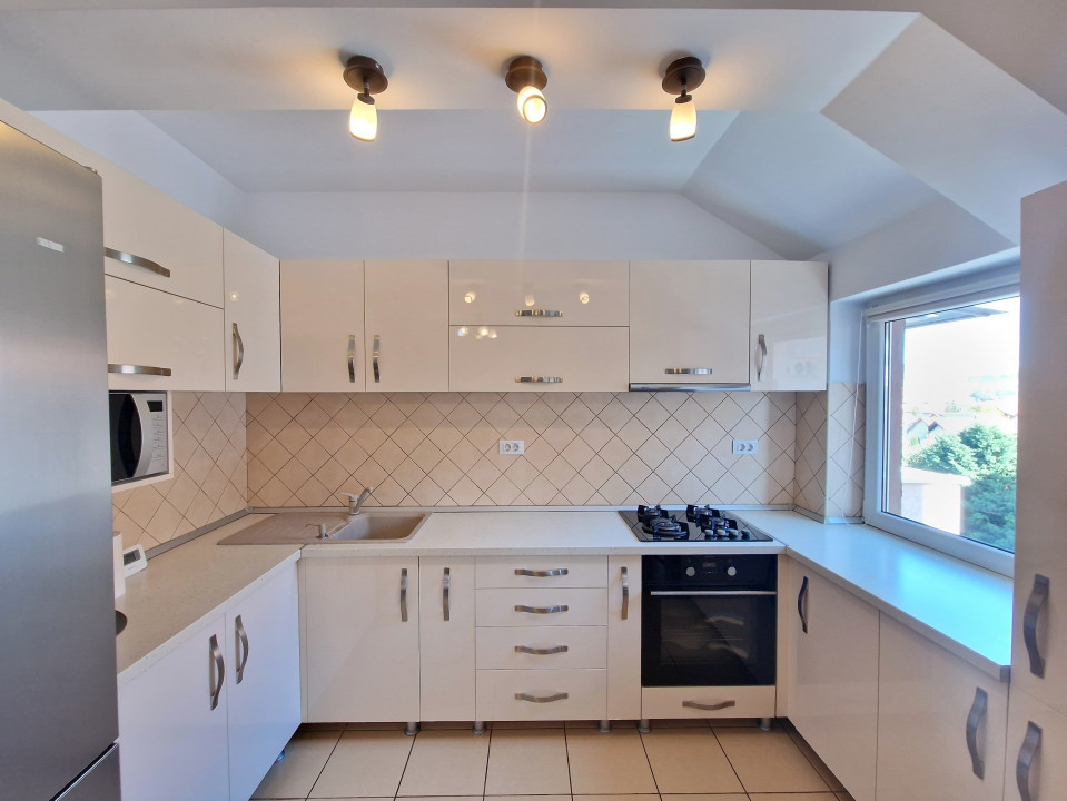 3 camere pe doua niveluri, str. Somesului, langa Stadion, garaj