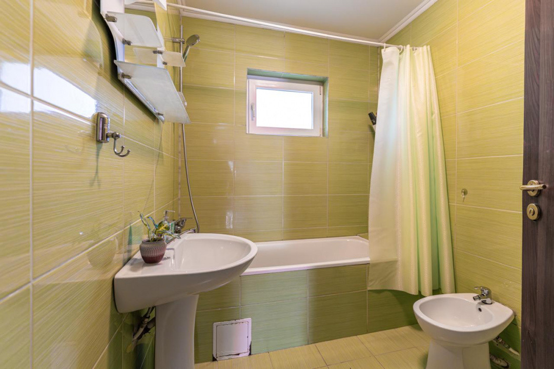 Comision 0% Apartament 4 camere cu terasa, bloc 2008, parcare si garaj, Bradet