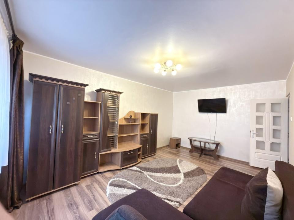 Inchiriere apartament 2 camere, str. Crisan, etaj 1, centrala proprie