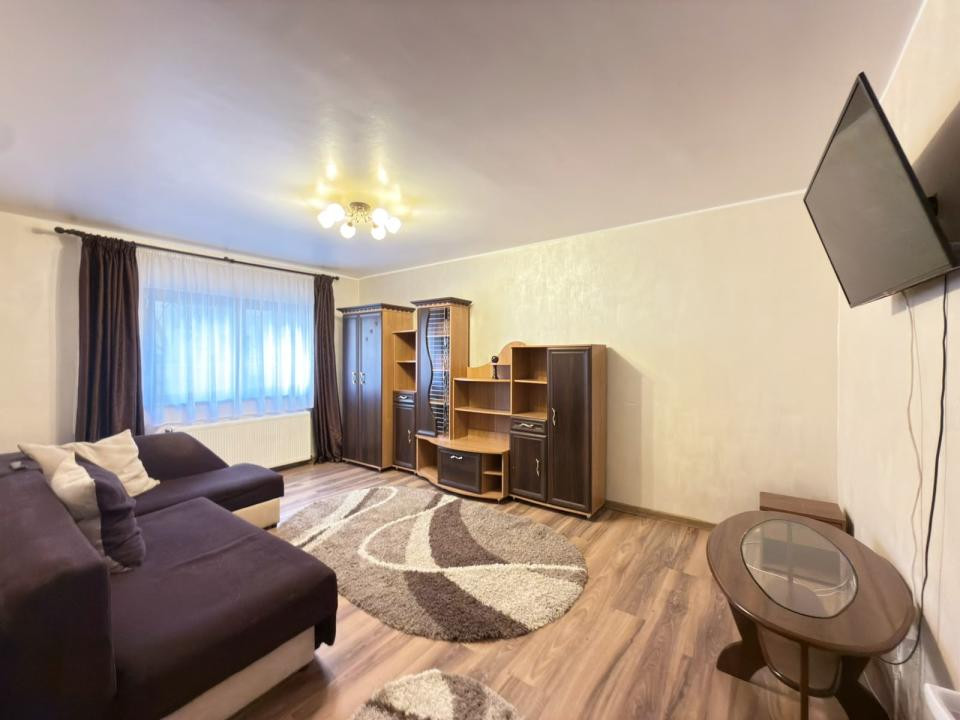 Inchiriere apartament 2 camere, str. Crisan, etaj 1, centrala proprie