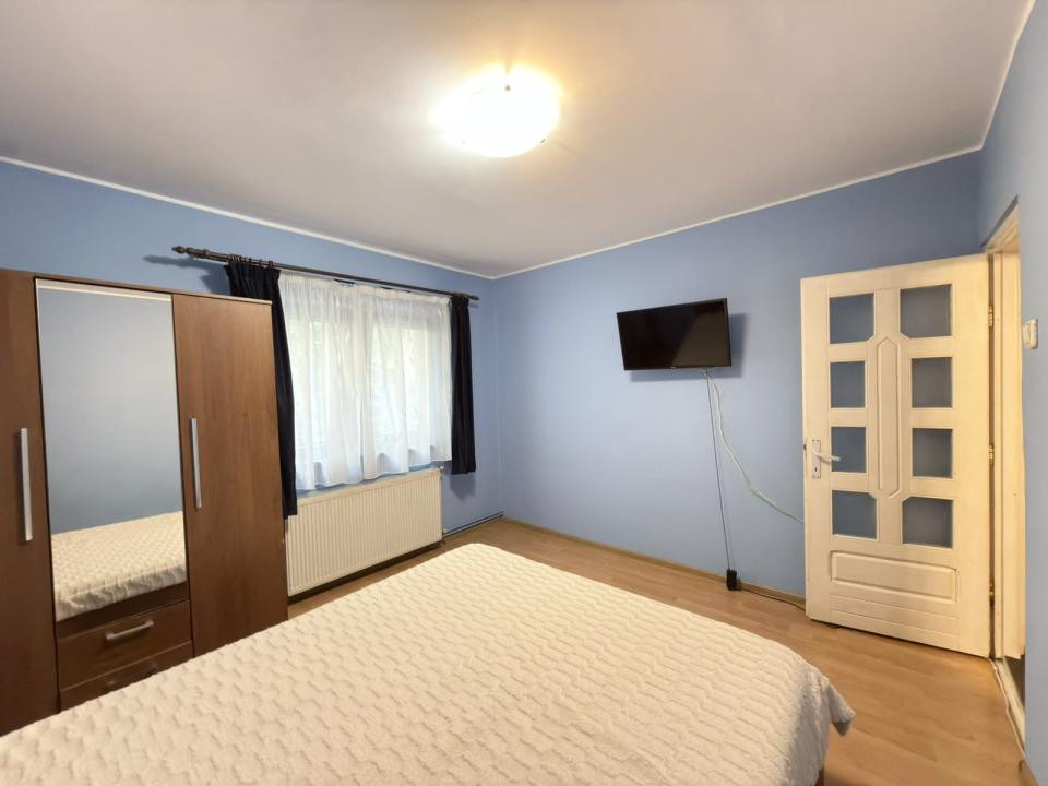 Inchiriere apartament 2 camere, str. Crisan, etaj 1, centrala proprie