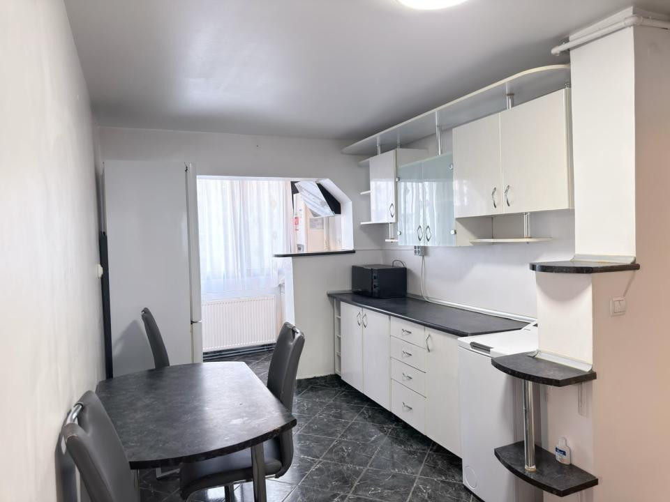 Inchiriere apartament 2 camere, str. Crisan, etaj 1, centrala proprie