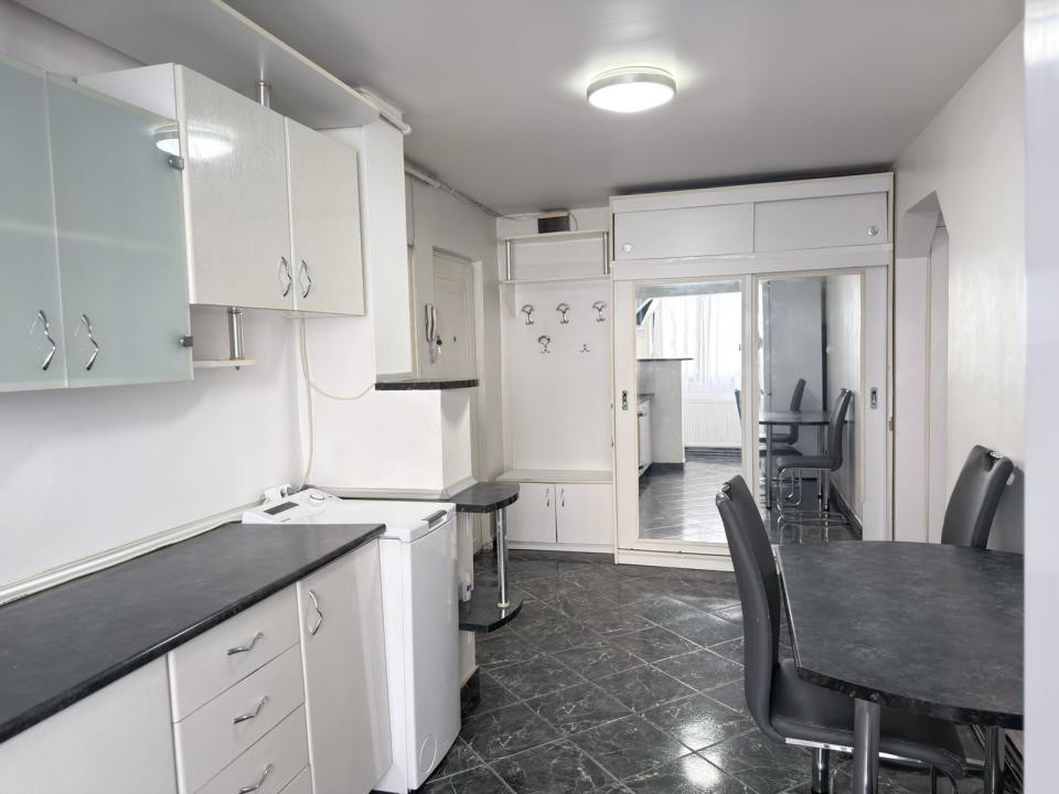 Inchiriere apartament 2 camere, str. Crisan, etaj 1, centrala proprie