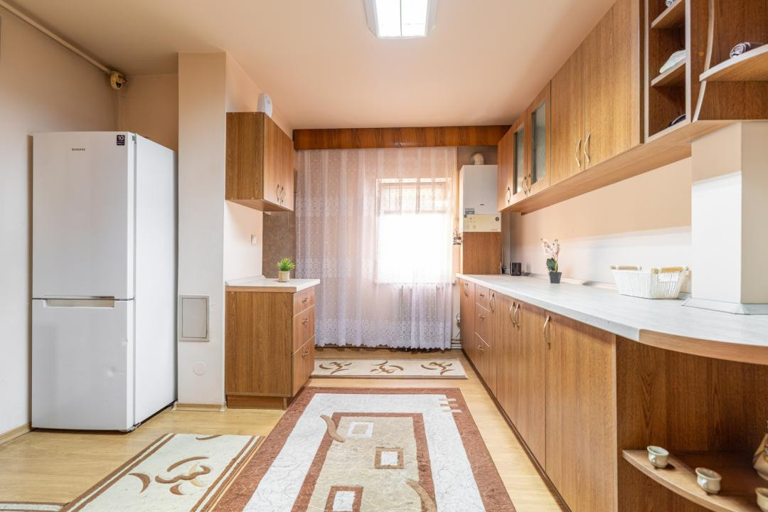 Apartament 3 camere, balcon, ETAJ 3, centrala proprie, bloc izolat, Dumbrava II