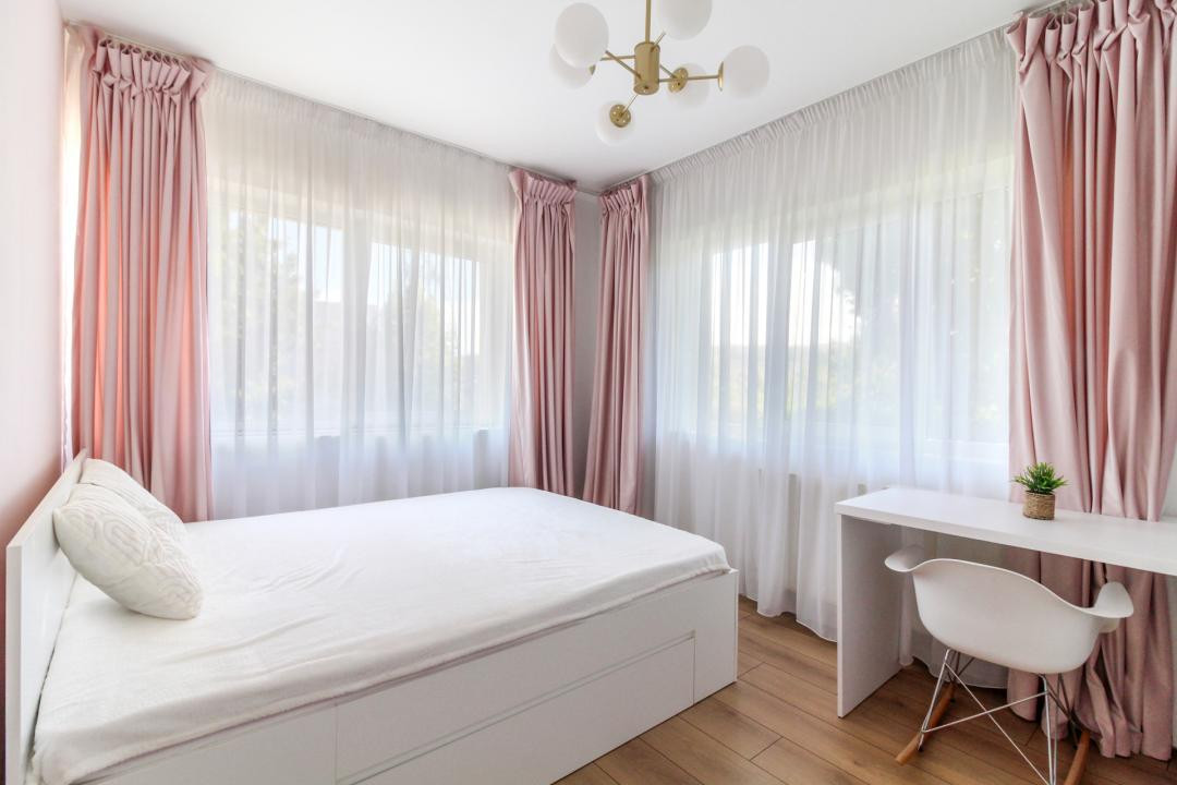 Apartament 3 camere, baie cu geam, zona Petrom Calea Baciului
