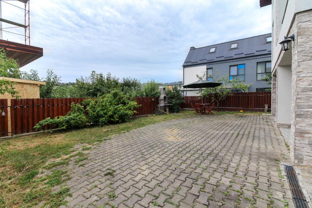 Casa finisata tip duplex, GARAJ, 3 dormitoare, 2 bai, str. Campului