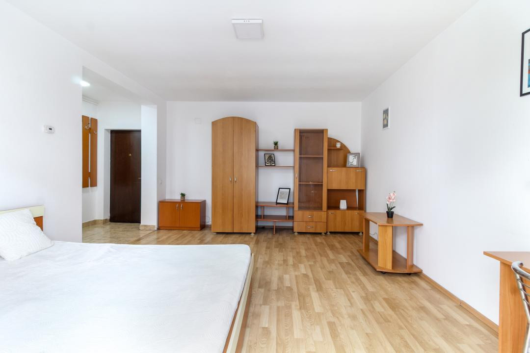 Apartament Zorilor UMF cu o camera, bloc dupa 2000, etaj 2