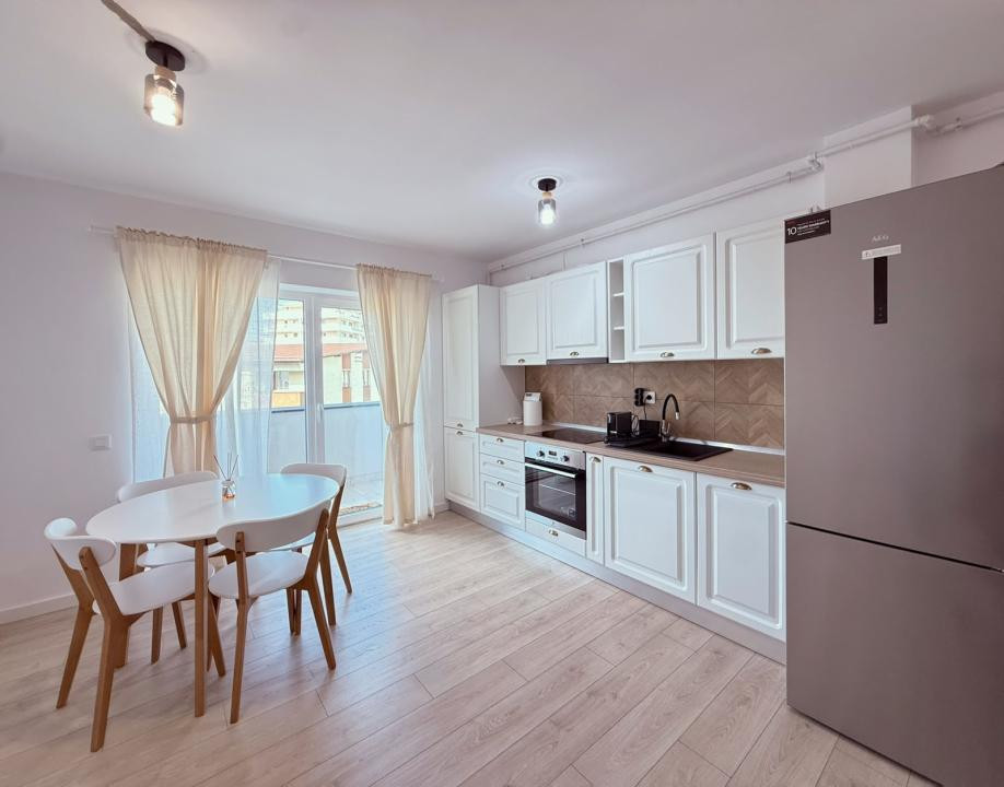 PRIMA INCHIRIERE! 2 camere cu terasa si parcare, et 3, lift, TOTUL NOU