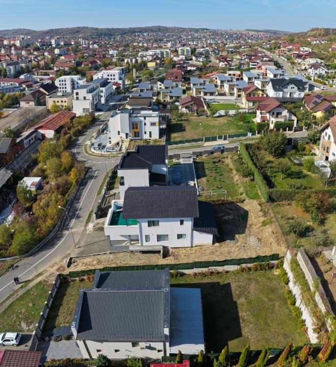 Casa individuala NOUA cu Garaj, finisaje premium, 700 mp teren, Livada Meses