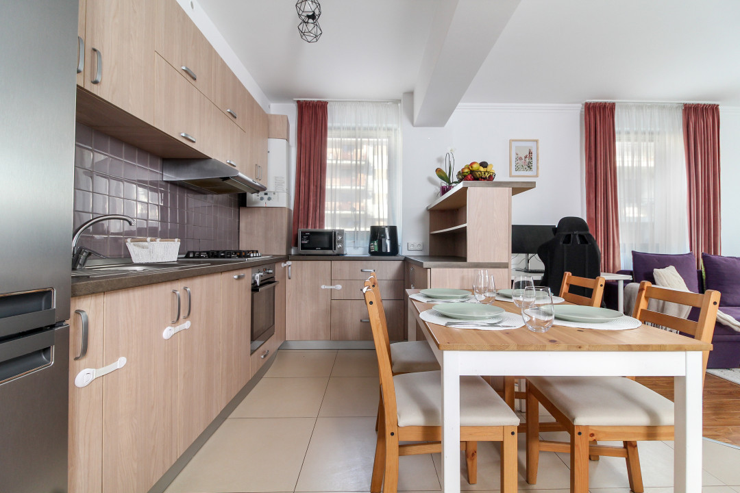 Apartament 2 camere, bloc NOU, mobilat si utilat, CURTE PRIVATA cu  CF!