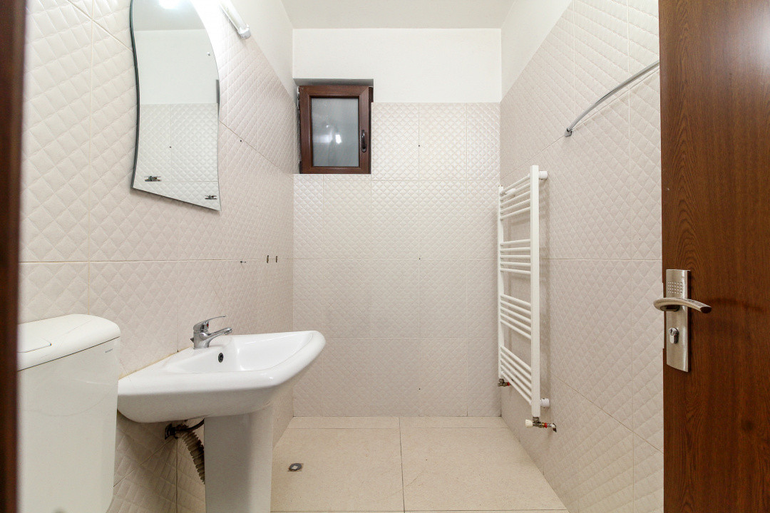 Spatiu comercial / birou /showroom /cabinet, imobil 2013, 108 mp + terase