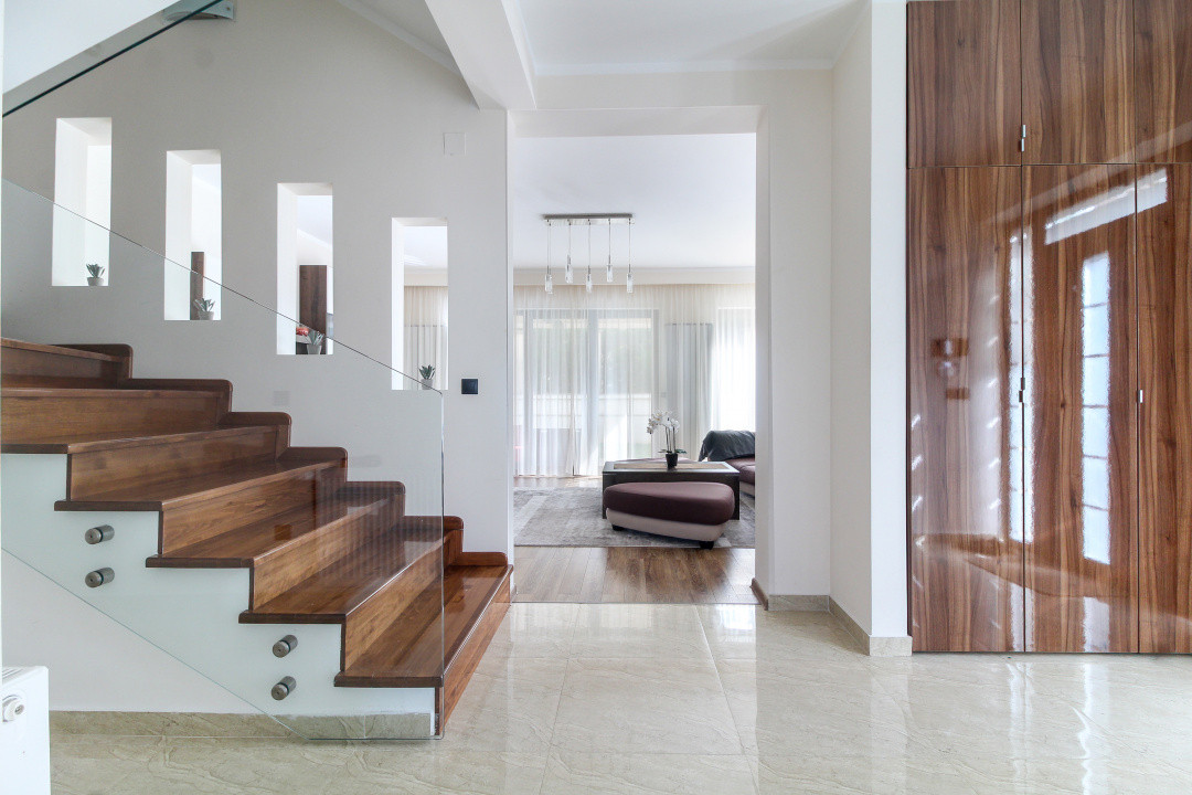 Casa LA CHEIE cu 5 camere si 4 bai, 200 mp, dormitoare mari, Buna Ziua