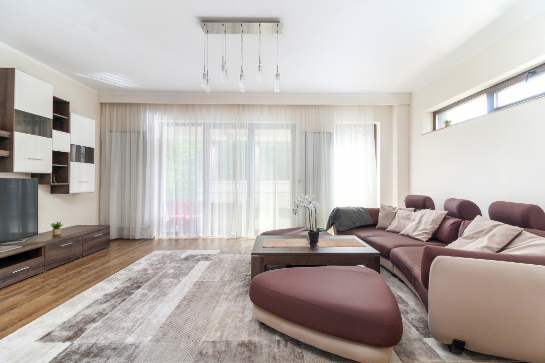 Casa LA CHEIE cu 5 camere si 4 bai, 200 mp, dormitoare mari, Buna Ziua