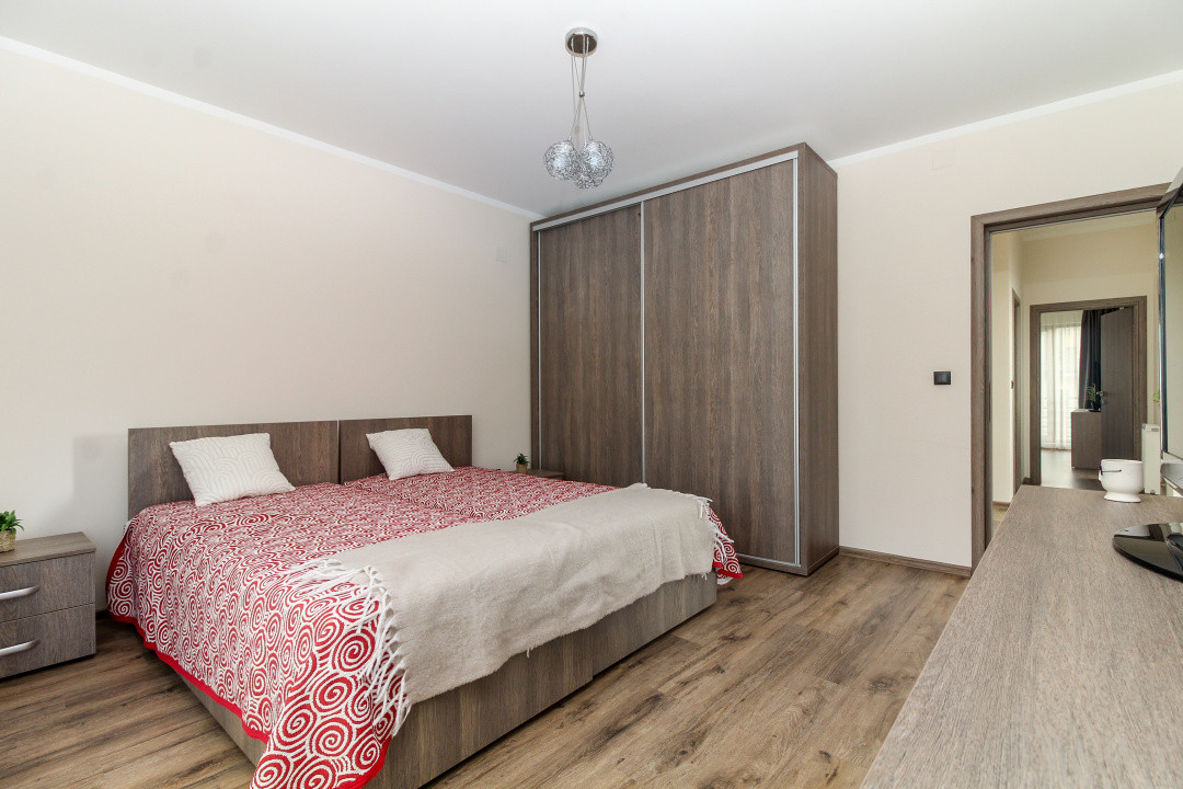 Casa LA CHEIE cu 5 camere si 4 bai, 200 mp, dormitoare mari, Buna Ziua