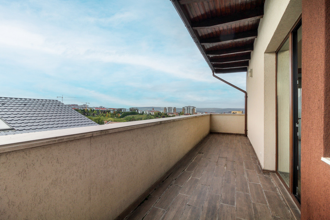 Casa LA CHEIE cu 5 camere si 4 bai, 200 mp, dormitoare mari, Buna Ziua
