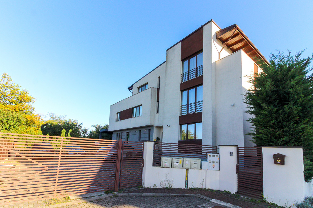 Casa LA CHEIE cu 5 camere si 4 bai, 200 mp, dormitoare mari, Buna Ziua