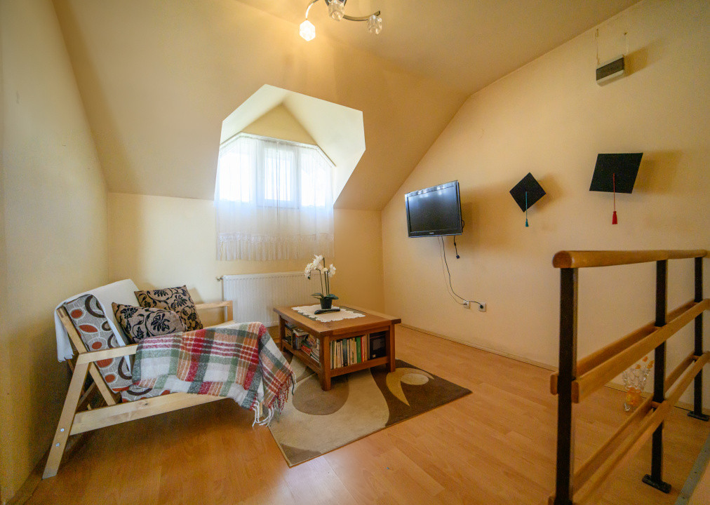 Apartament 5 camere, living, 2 bai, ideal pt. o familie numeroasa, 0% comision